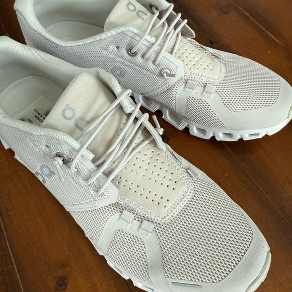 On Running Women's White Light Gray Athletic Shoes - Picture 3 of 4